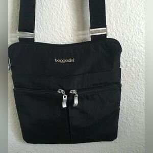 Baggallini Black Crossbody Bag with adjustable strap and lots of pockets